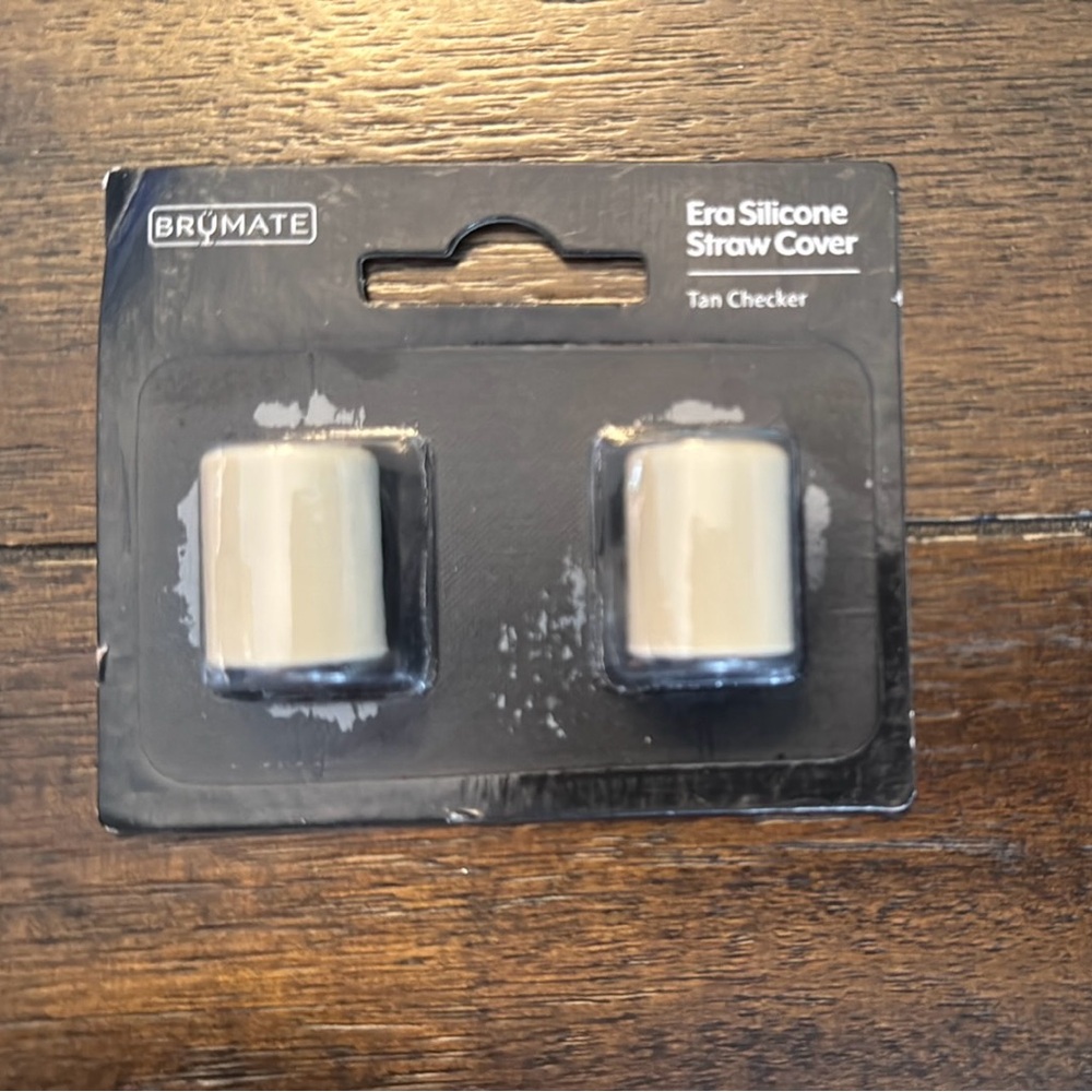 Brumate Tan Checkered Magnetic Straw
Cover (Krista Horton Limited Edition)